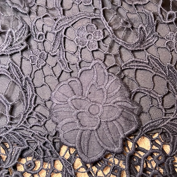 Ann Taylor lace overlay midi skirt in navy - size 14 - Picture 3 of 6